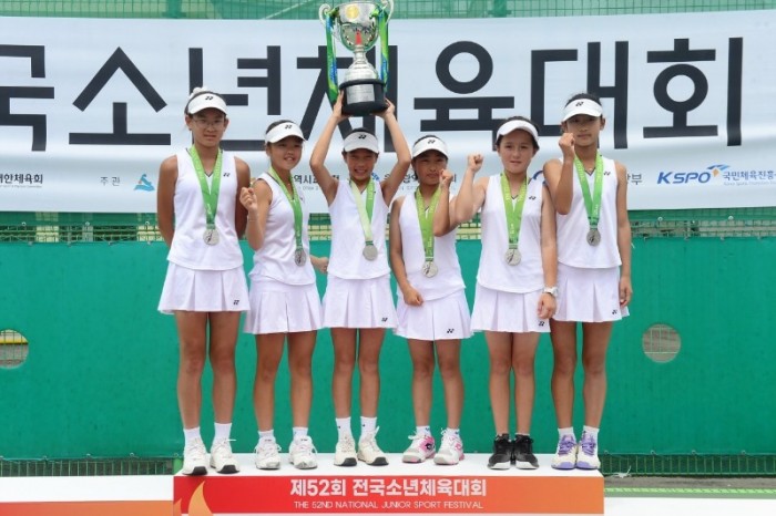 [군위초]52회 전국소년체육대회 테니스 은메달 입상.jpg